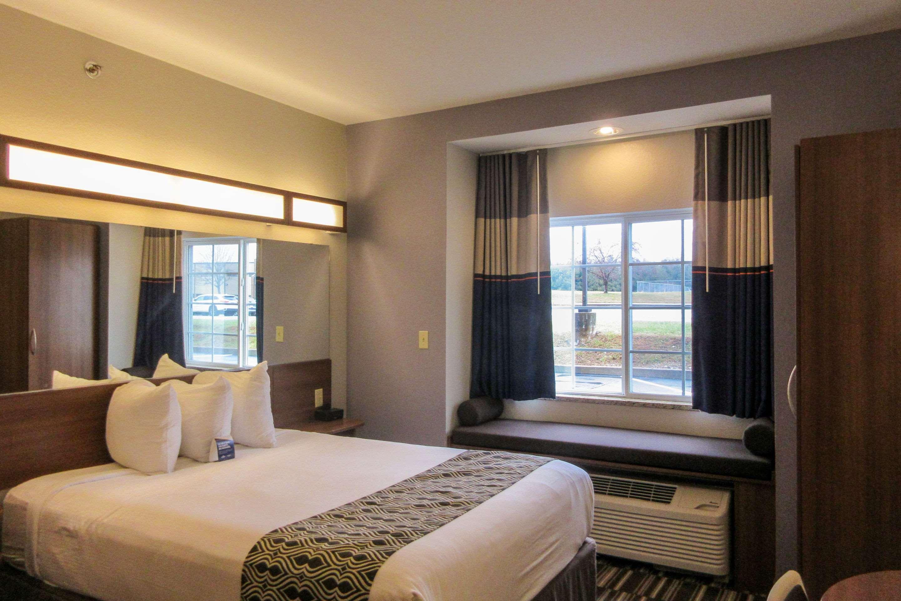 Hotel Quality & I-77 2*